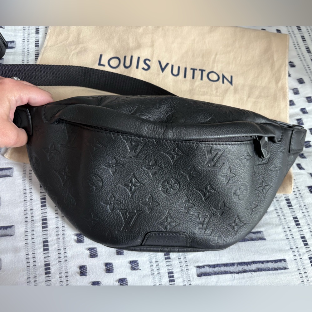 New Louis Vuitton Black Shadow Monogram Embossed Leather Discovery Belt Bum Bag